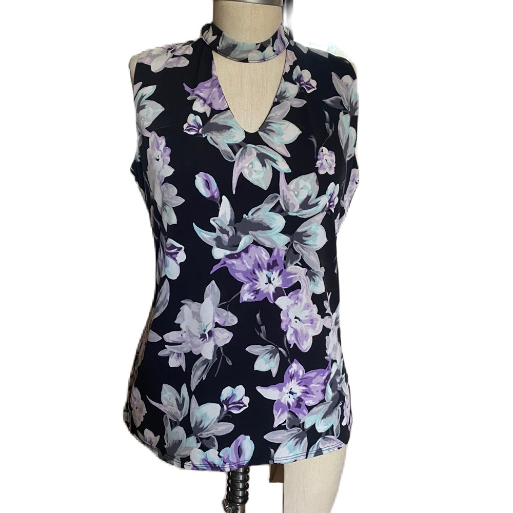 White House Black Market sleeveless floral top. Size medium